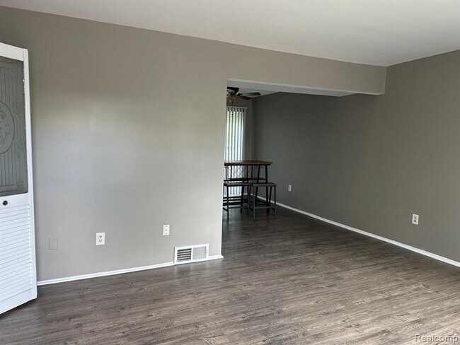 Building Photo - 1329 Laurel Valley Dr