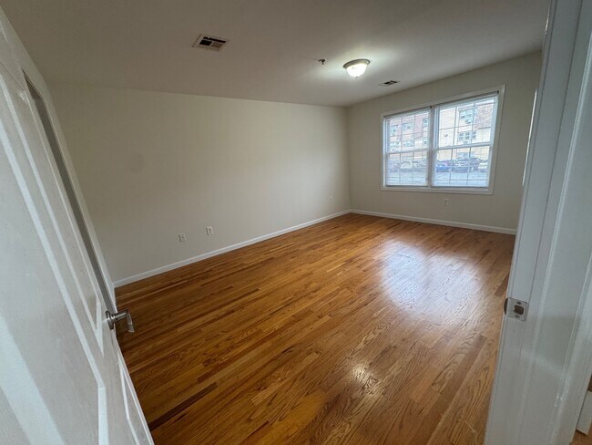 Foto del edificio - 221 Coolidge St