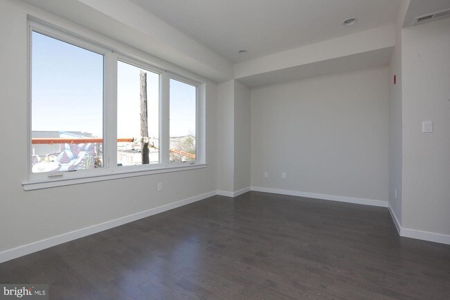 Building Photo - 2325 Frankford Ave