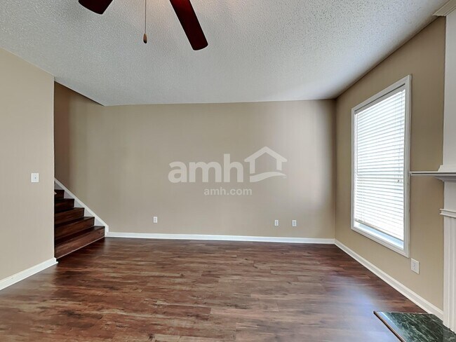 Building Photo - 812 Andora Way SW