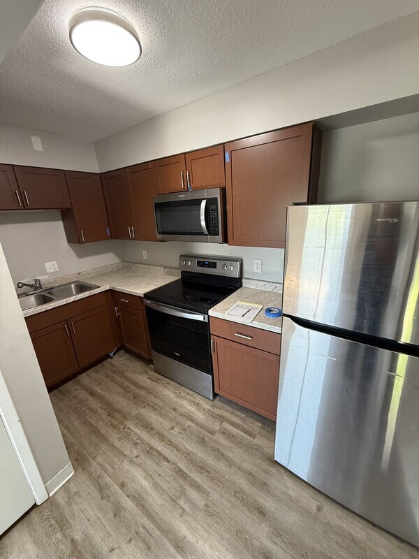 Building Photo - 1014-1028 Shagbark Drive - 5