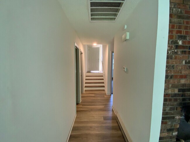 Foto del edificio - 439-441-441 N Shiloh Ave