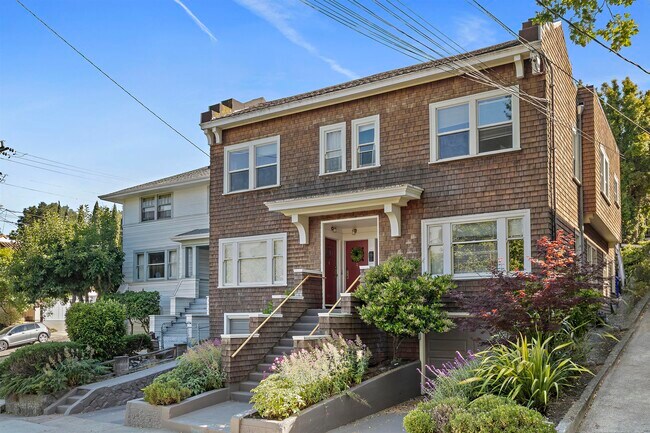 Building Photo - 223 Linda Ave