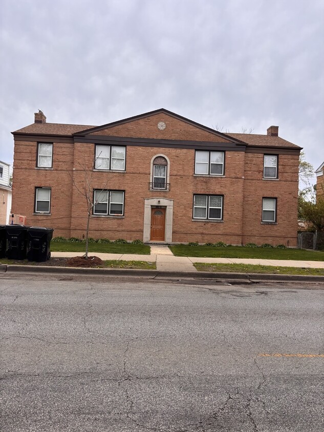 Primary Photo - 5133 W Addison St