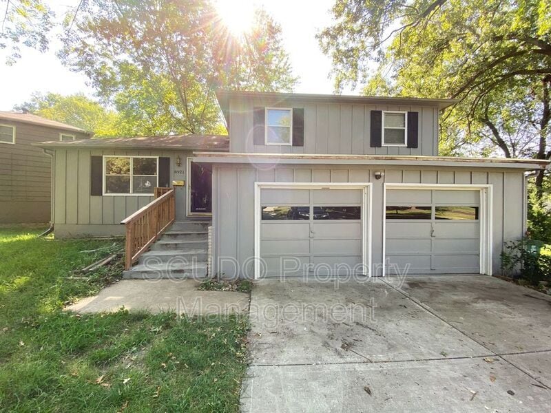 Primary Photo - 8921 W 98th Terrace