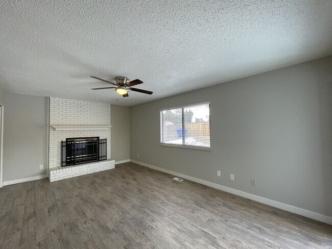 Building Photo - 8135 Woody Creek Dr