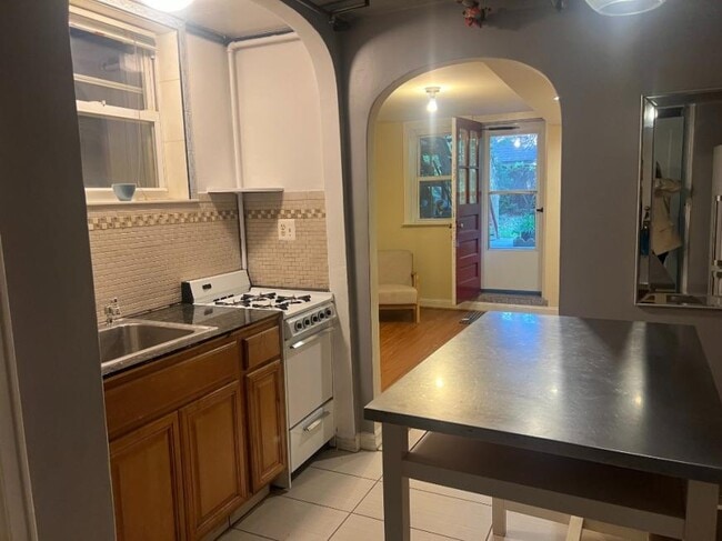 Building Photo - 0 bedroom in SUNNYSIDE NY 11104