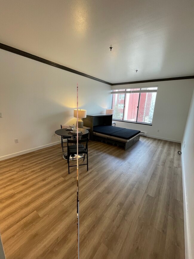 Studio Bedroom - The Cedars