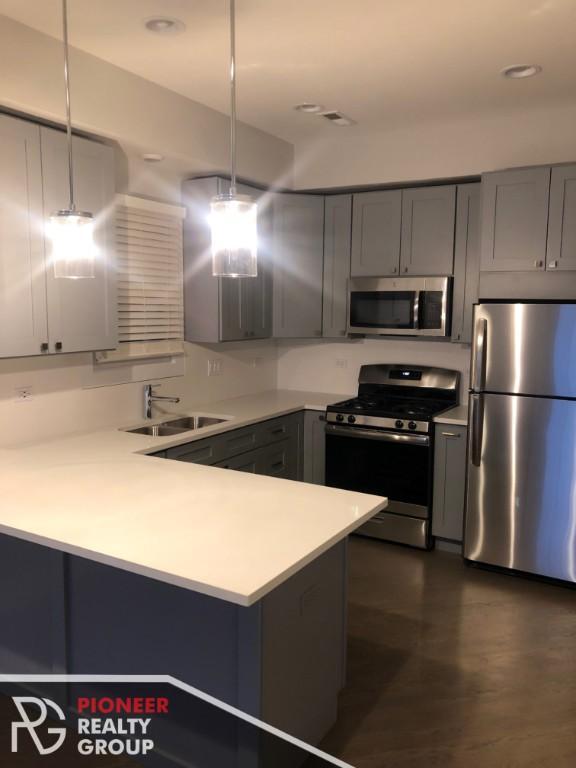 Building Photo - 5 bedroom in CHICAGO IL 60614