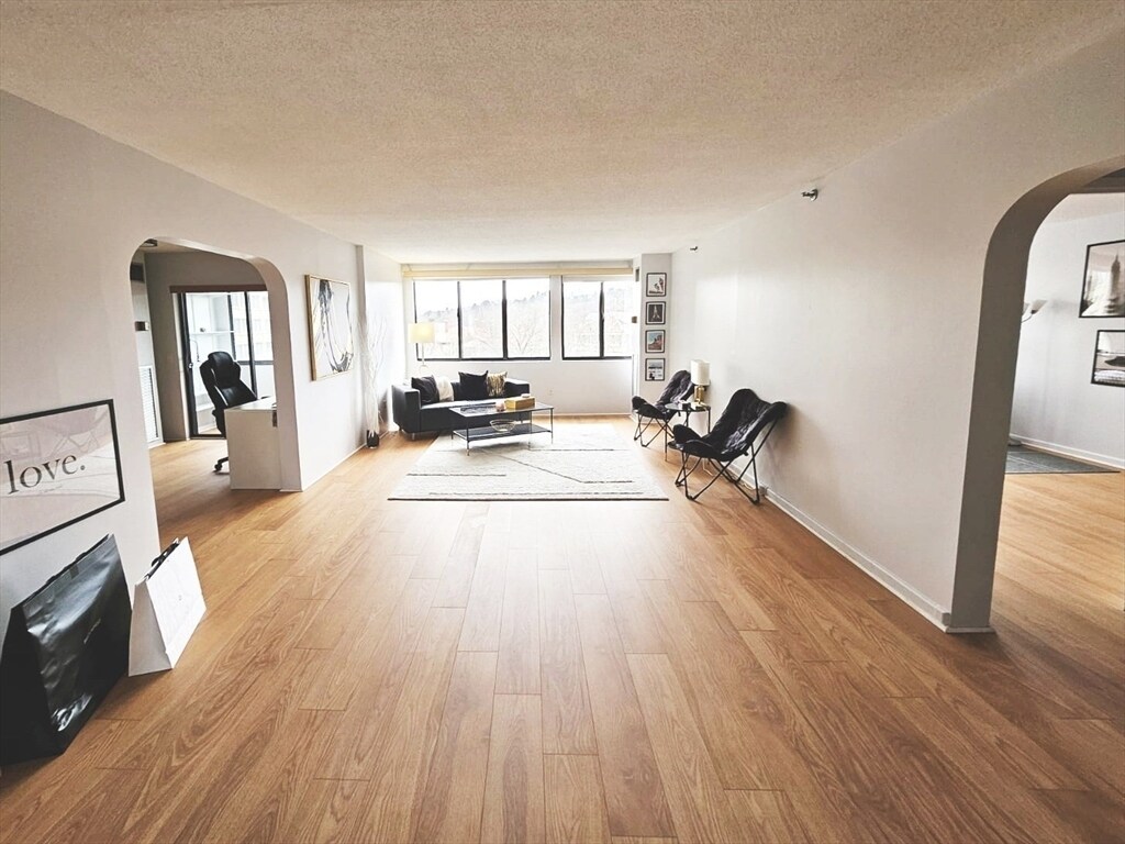 Foto principal - 1731 Beacon St