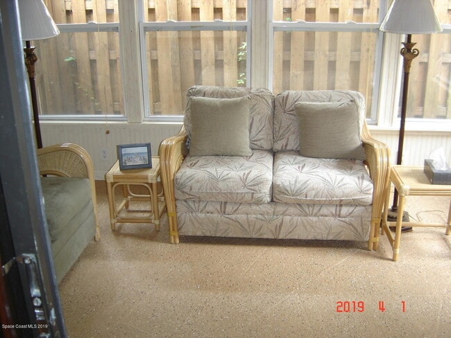 Foto del edificio - 8709 Camelia Ct