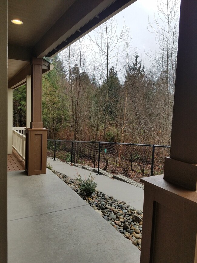 Foto del edificio - Beautiful Townhome in perfect location, only minutes from I-5