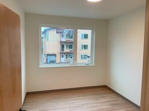 Building Photo - 14960 W River Dr