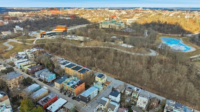 Foto del edificio - 989 Parkside Pl