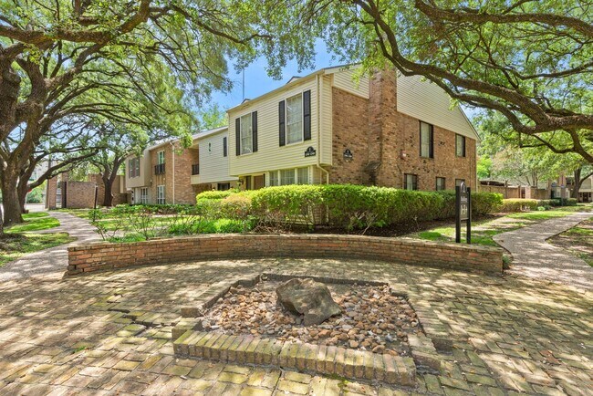 Foto del edificio - Stylish & Renovated Townhome in Prime West...