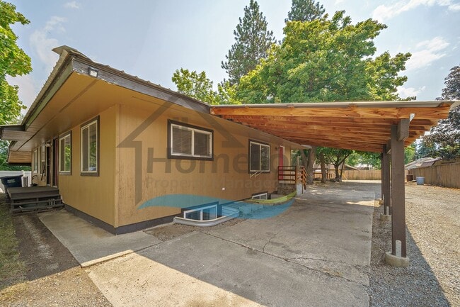 Building Photo - 104 E 15th Ave