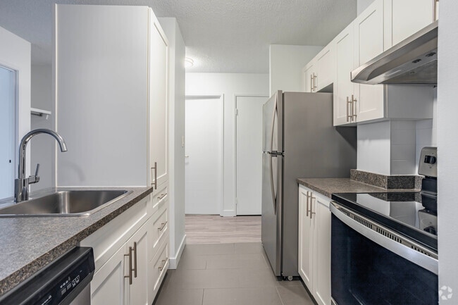 1BR, 1BA - 675SF - York Tower