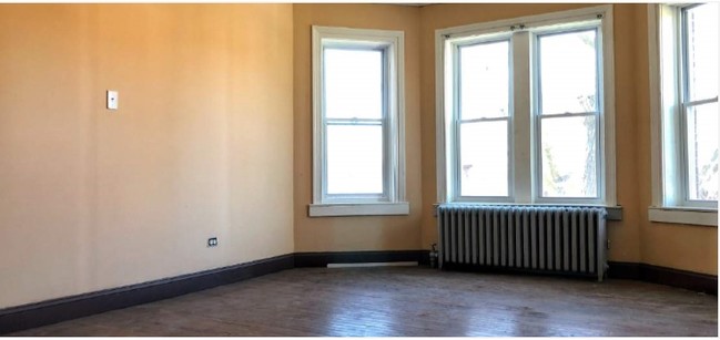 Interior Photo - 8103 S Luella Ave