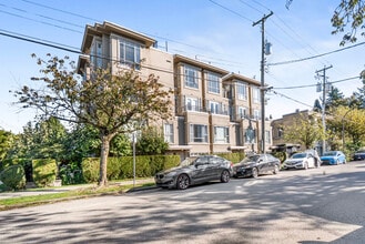Building Photo - 2106 Yew St