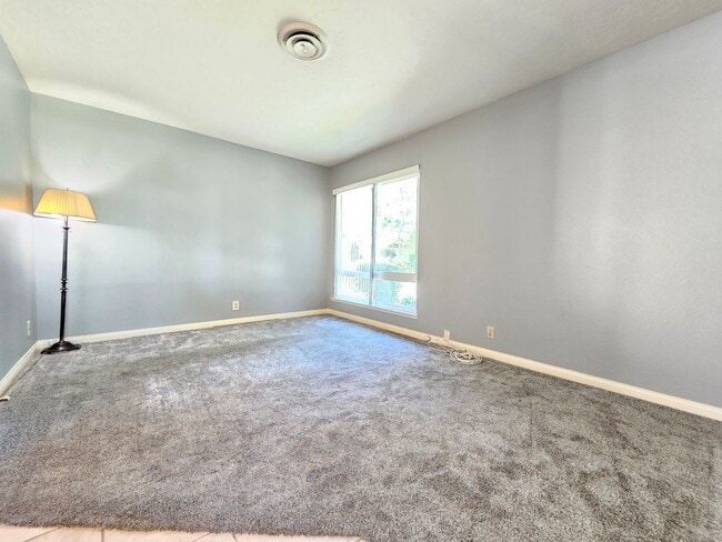 Building Photo - Cozy 2BR Condo with Modern Amenities – Ava...