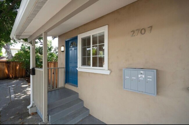 Foto del edificio - 2707 Marlborough Ave
