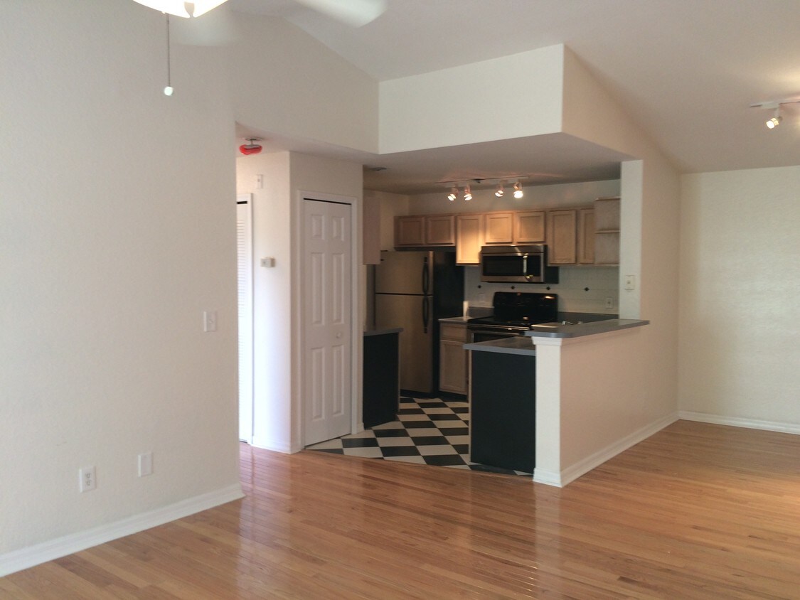 Foto principal - 7524 Seurat St