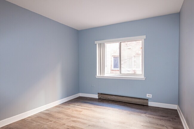 Foto del edificio - 3723 N Pine Grove Ave