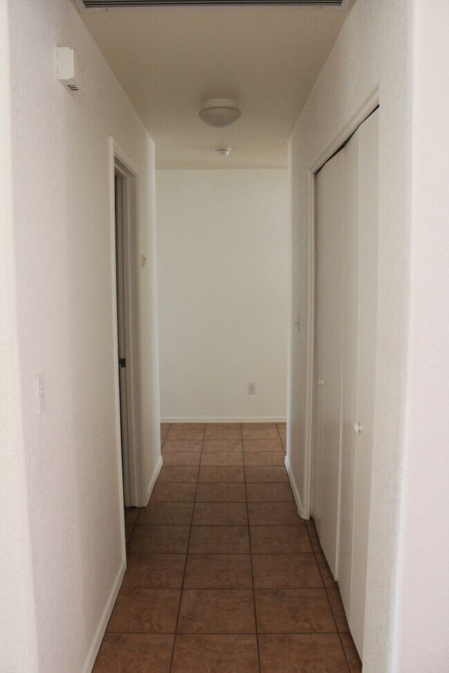 Building Photo - Welcome to this spacious 4 bedroom, 2 bathroom home just waiting for you!