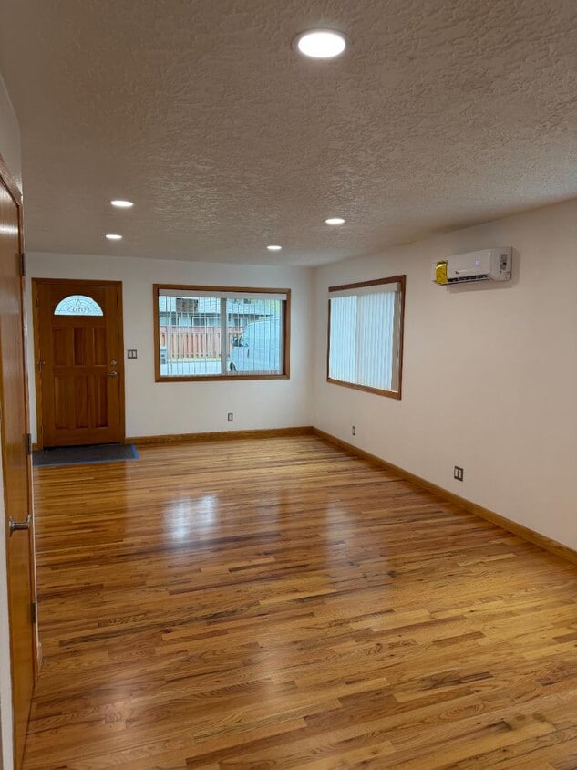 Photo - 1702 Winchell Ave