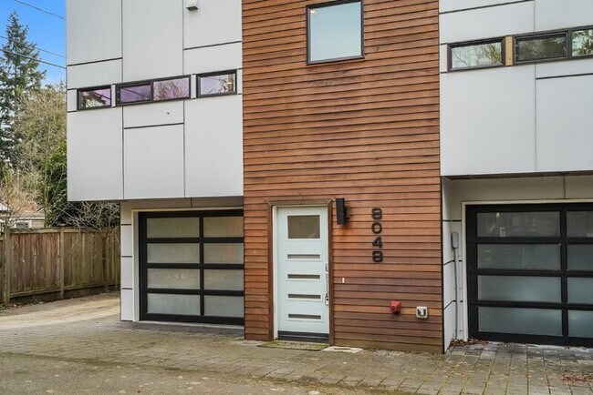 Foto del edificio - 8048 35th Ave NE