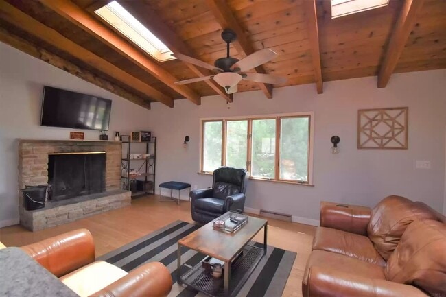 Building Photo - "Hoosier Daddy"- This fully furnished, tur...