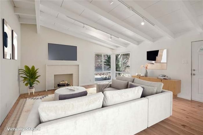 Building Photo - 6138 N Traymore Ave