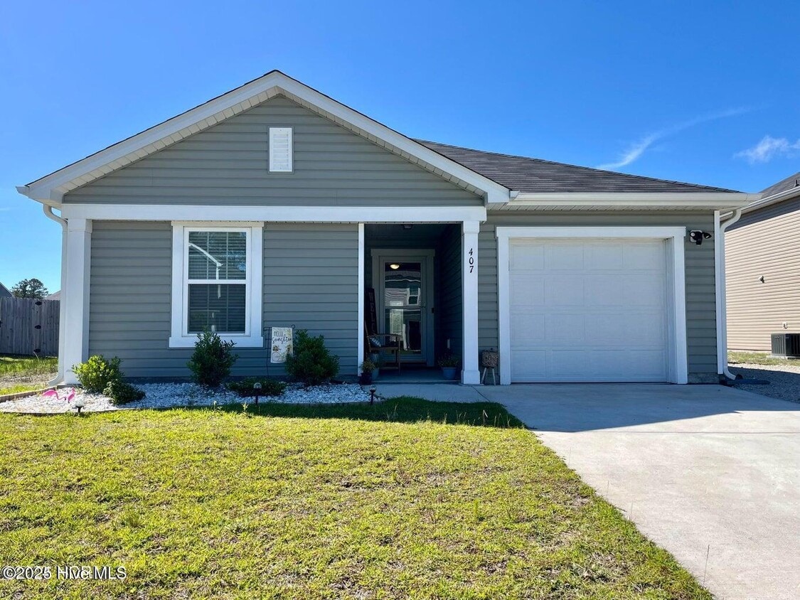 Foto principal - 407 Hope Ln