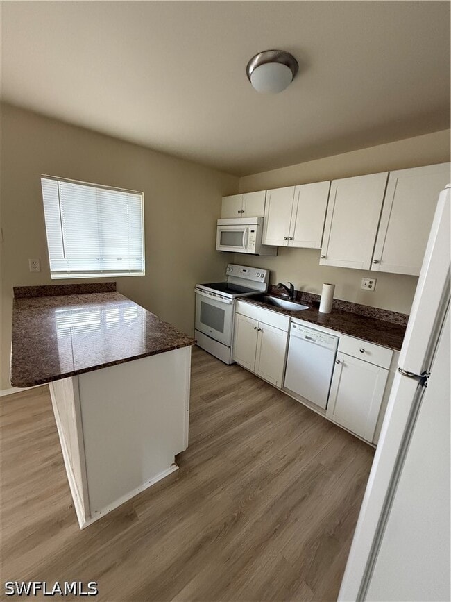 Building Photo - 10632 Woods Cir
