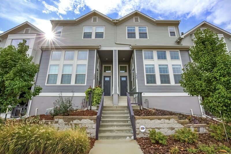 Foto principal - 5407 Valentia St
