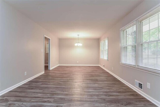 Foto del edificio - 2618 Treadway Dr