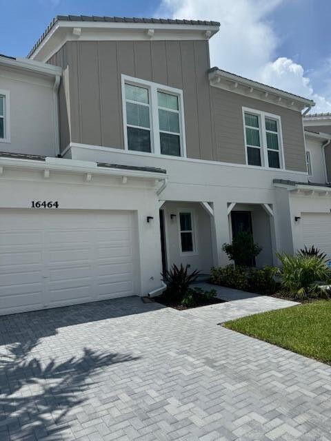 Foto del edificio - 16464 Helix Ct