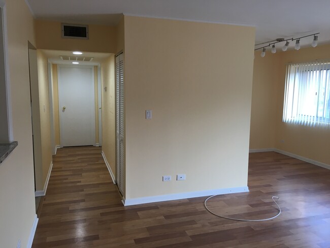 Building Photo - 3849 N Parkway Dr