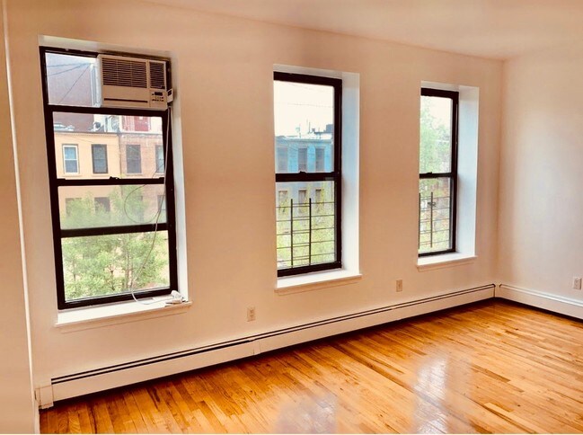 Foto del edificio - 247 West 131st Street