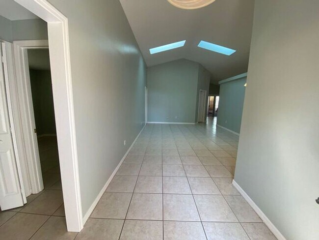 Foto del edificio - 4 Bedroom 2 Bath home in Winter Springs for RENT!