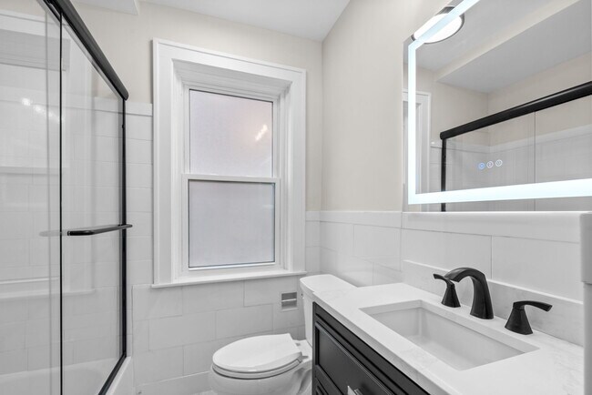 Building Photo - 6340 Northwood Ave