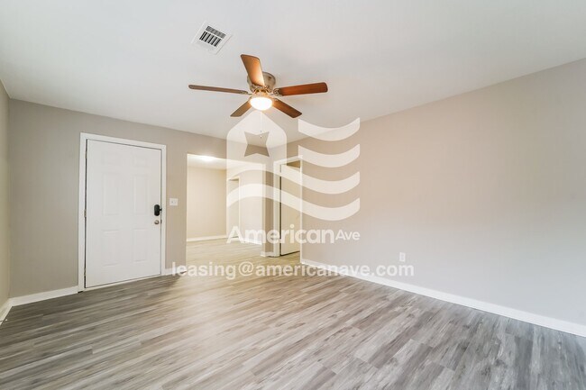 Foto del edificio - 573 N Park Ln