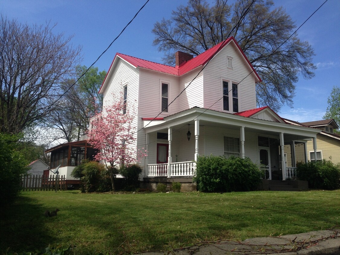 Building Photo - 904 S Douglas Ave