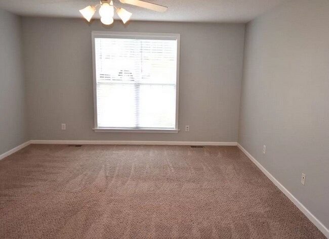 Building Photo - 24 Landon Ln