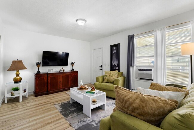 Foto del edificio - 680 SW 7th Ave