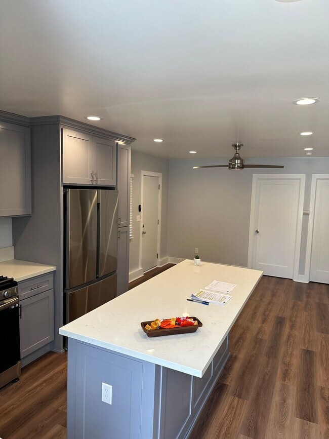 Building Photo - 2130
