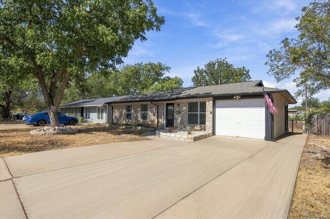 Building Photo - 7510 Carriage Dr