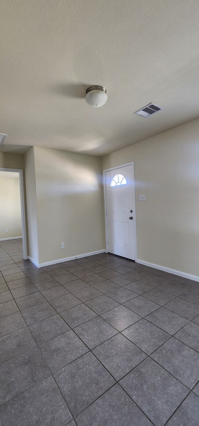 Foto del edificio - 8421 W 1st St