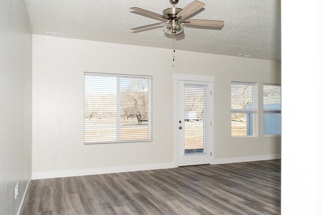 Building Photo - 396 N 100 W