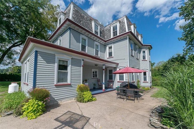 Foto del edificio - 719 Easton Rd